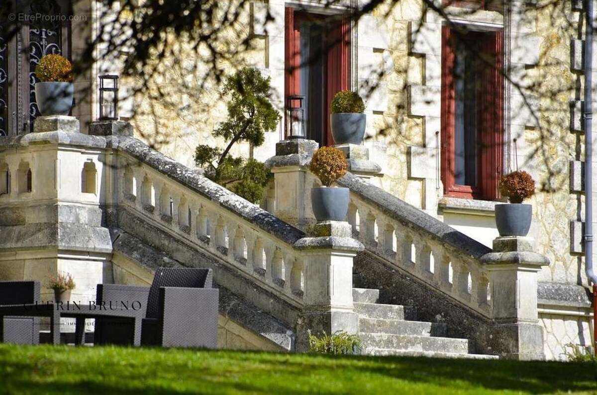 Maison à SAINT-FRONT-DE-PRADOUX