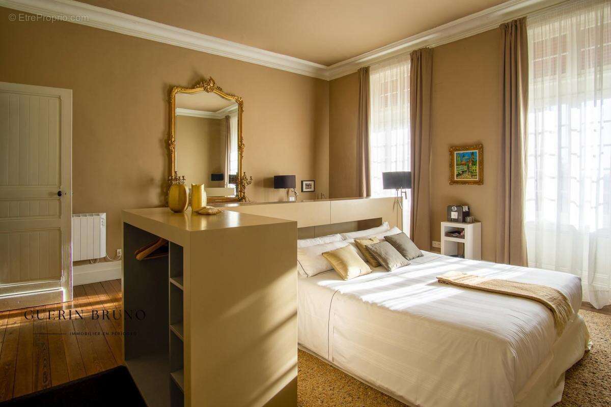 Maison à SAINT-FRONT-DE-PRADOUX