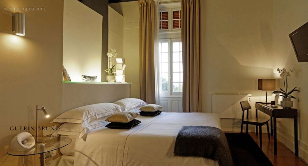 Maison à SAINT-FRONT-DE-PRADOUX