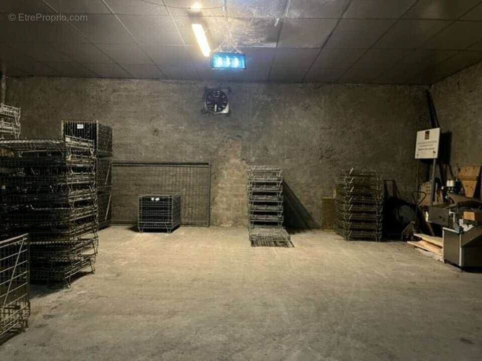 Commerce à SAINT-LOUBES