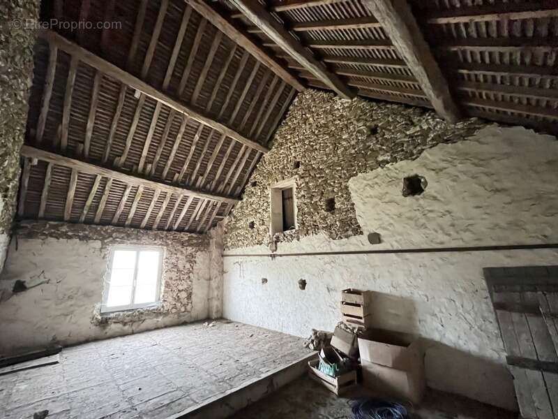 Maison à HONDEVILLIERS