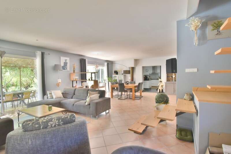 Maison à SAINT-RESTITUT