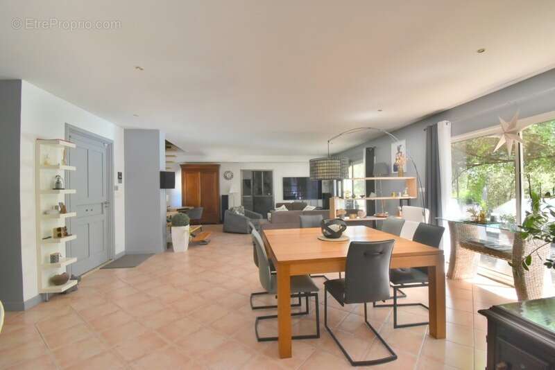 Maison à SAINT-RESTITUT