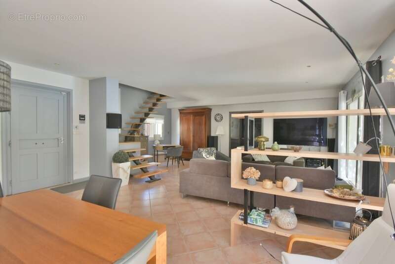 Maison à SAINT-RESTITUT