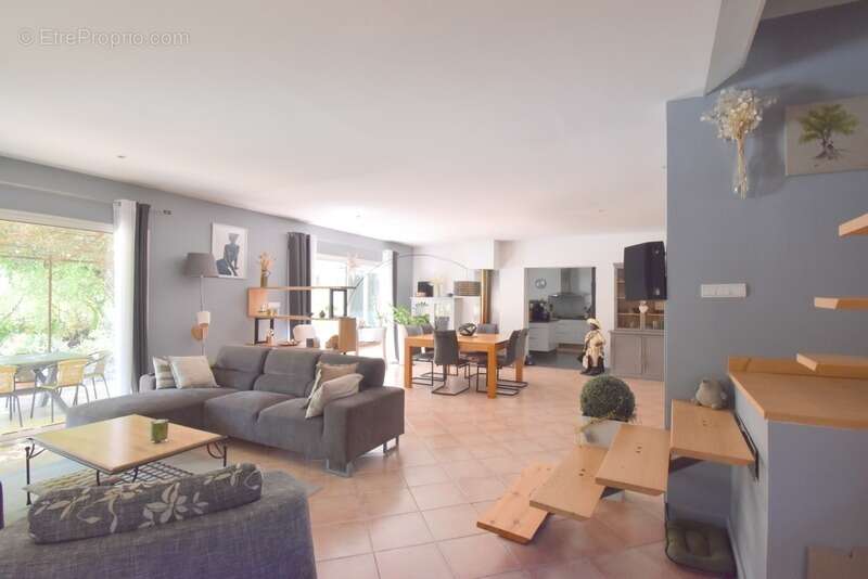 Maison à SAINT-RESTITUT