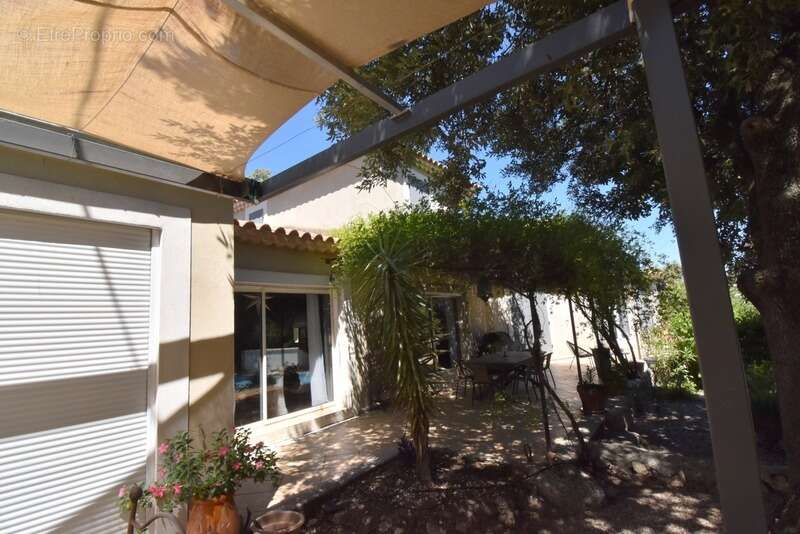 Maison à SAINT-RESTITUT