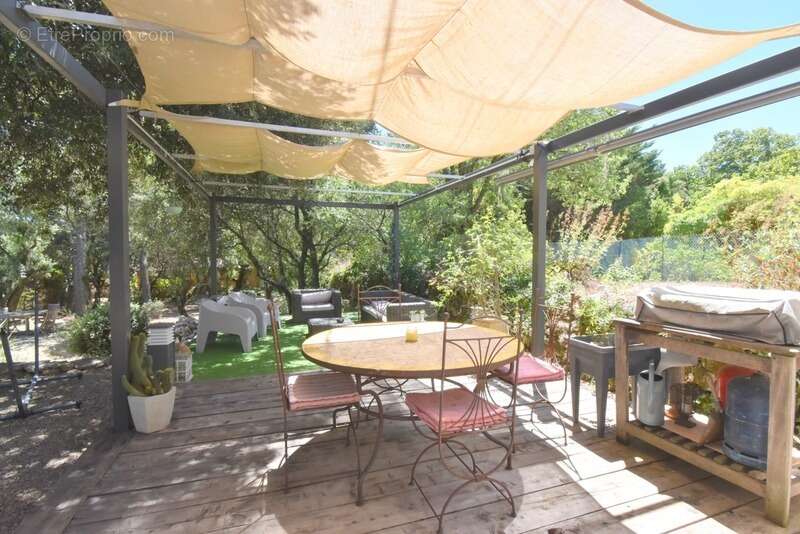 Maison à SAINT-RESTITUT