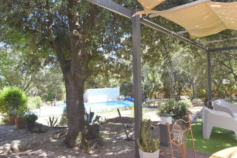 Maison à SAINT-RESTITUT