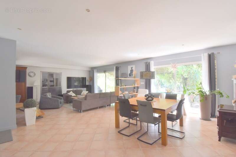 Maison à SAINT-RESTITUT