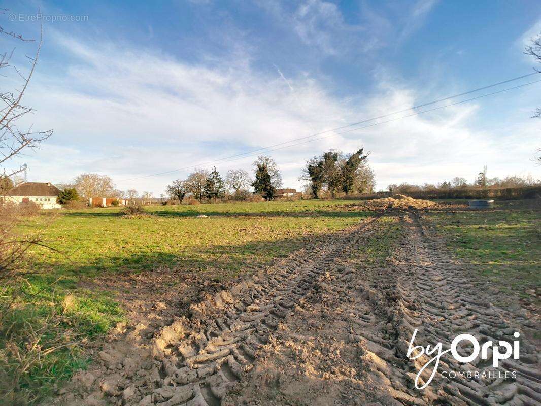 Maison à DURDAT-LAREQUILLE