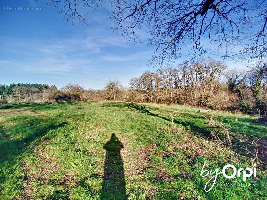 Maison à DURDAT-LAREQUILLE