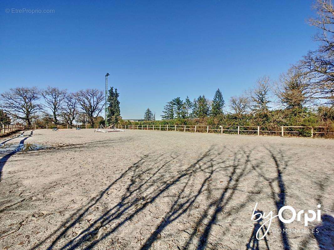 Maison à DURDAT-LAREQUILLE