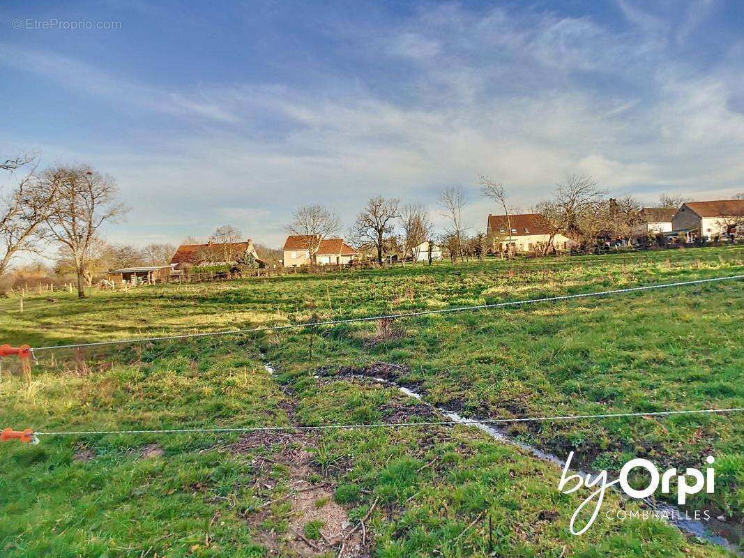 Maison à DURDAT-LAREQUILLE