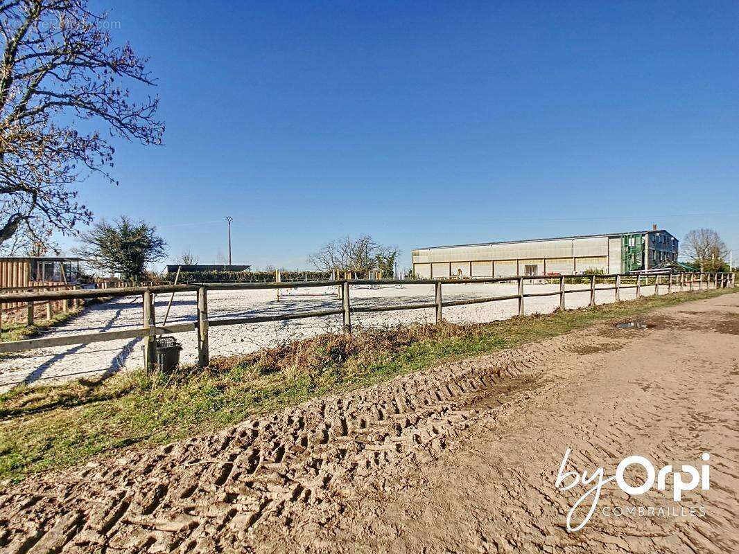 Maison à DURDAT-LAREQUILLE