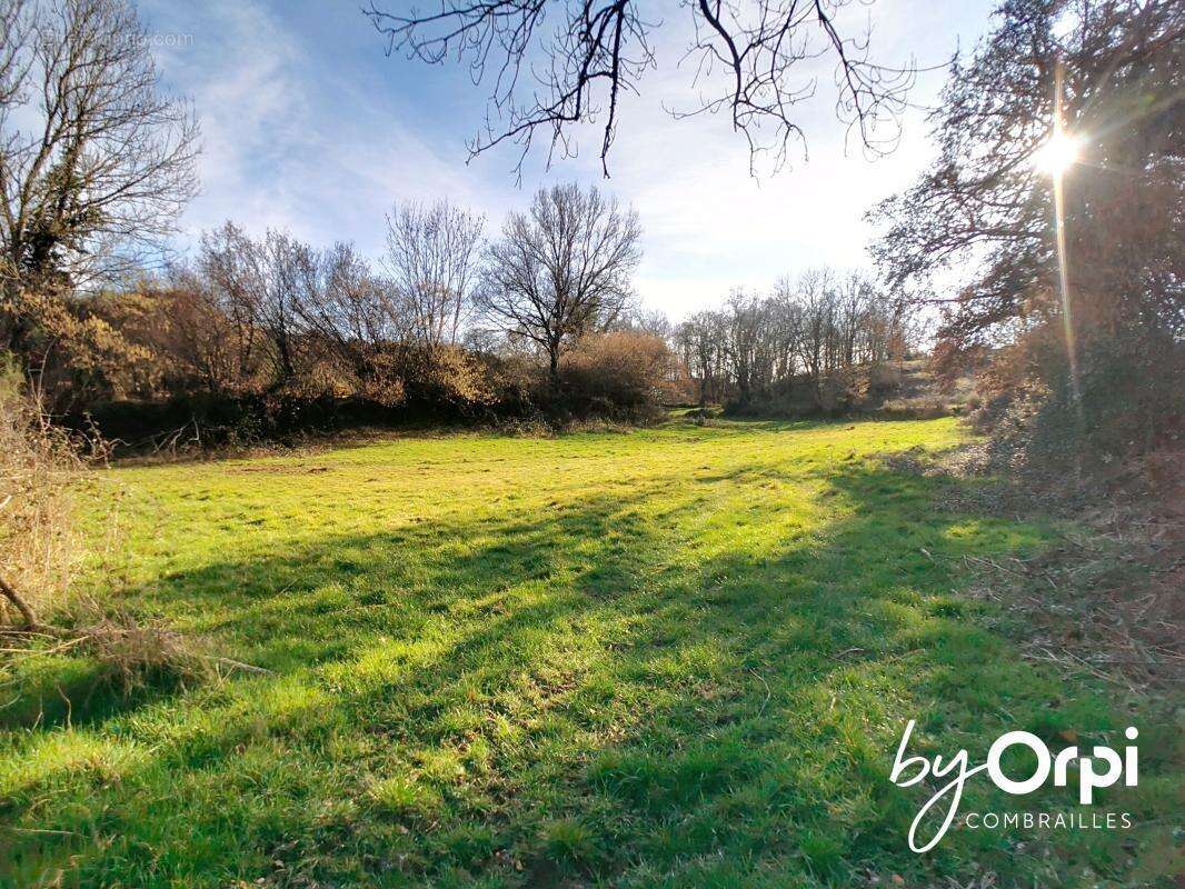 Maison à DURDAT-LAREQUILLE