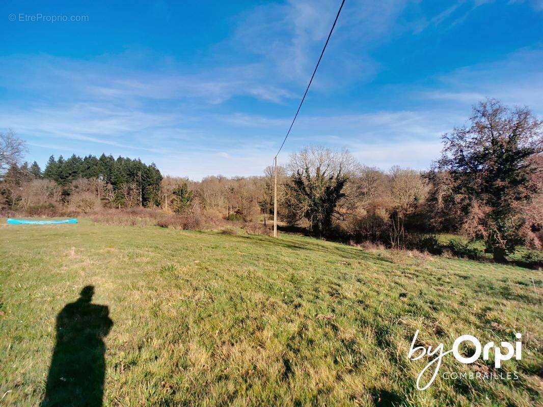 Maison à DURDAT-LAREQUILLE