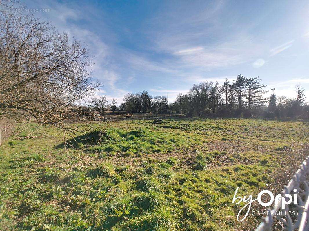 Maison à DURDAT-LAREQUILLE