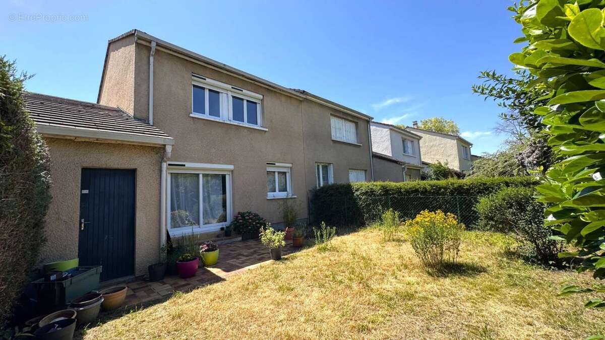Maison à MONTIGNY-LE-BRETONNEUX