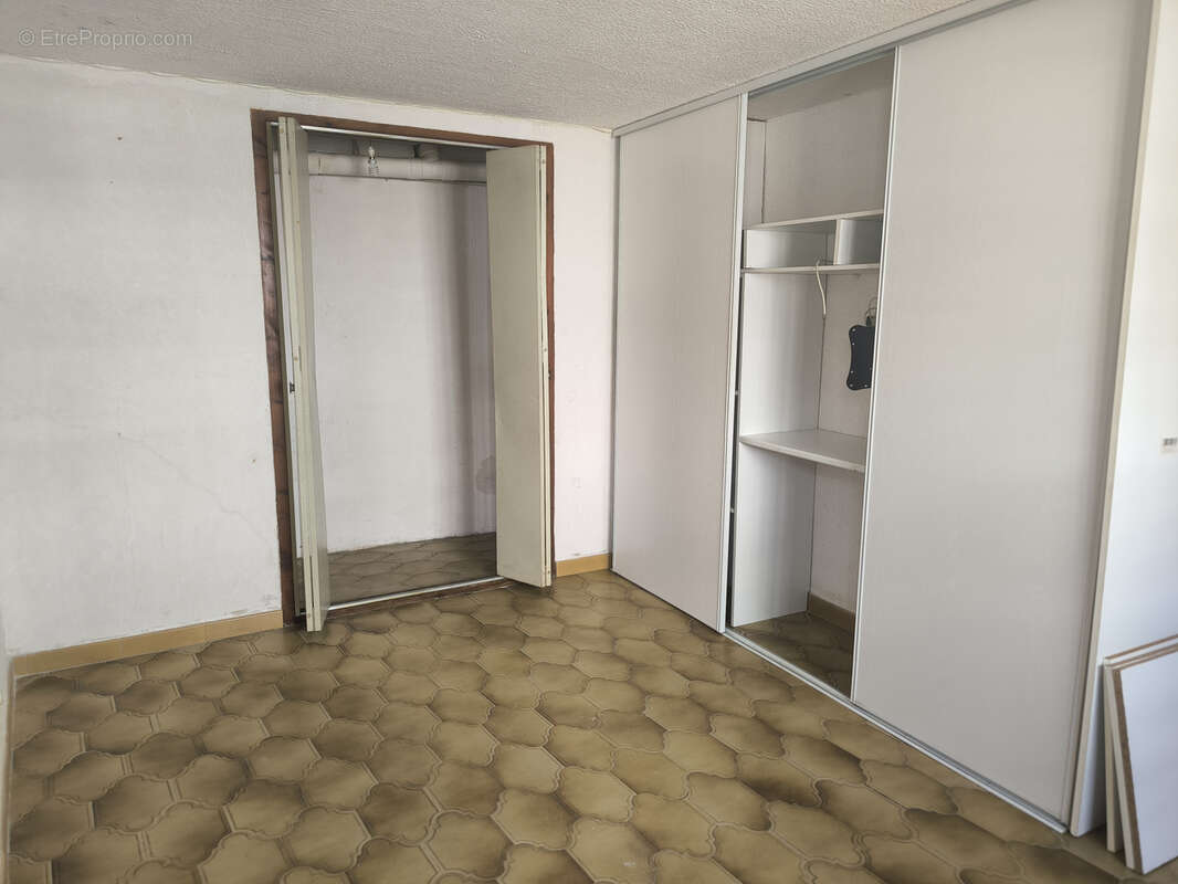 Maison à SAINT-LAURENT-DE-LA-SALANQUE