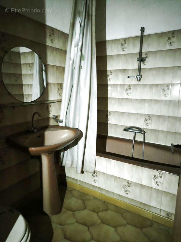 Maison à SAINT-LAURENT-DE-LA-SALANQUE