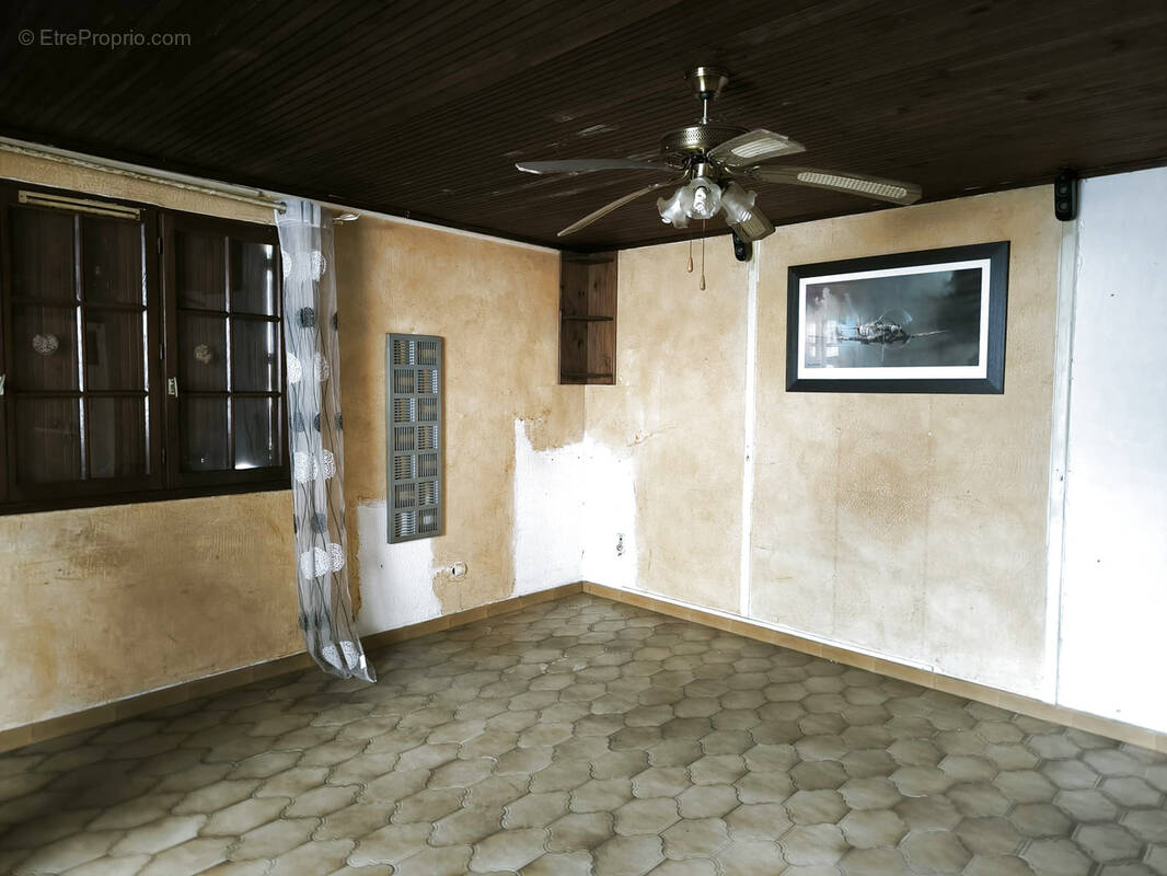 Maison à SAINT-LAURENT-DE-LA-SALANQUE