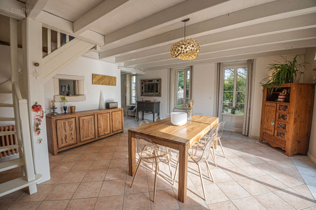 Maison à BRIVES-SUR-CHARENTE