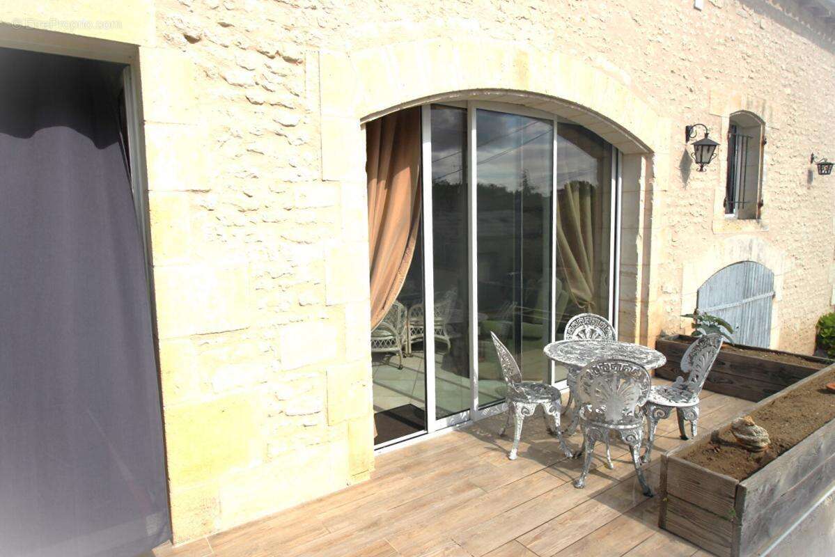 Maison à BRIVES-SUR-CHARENTE