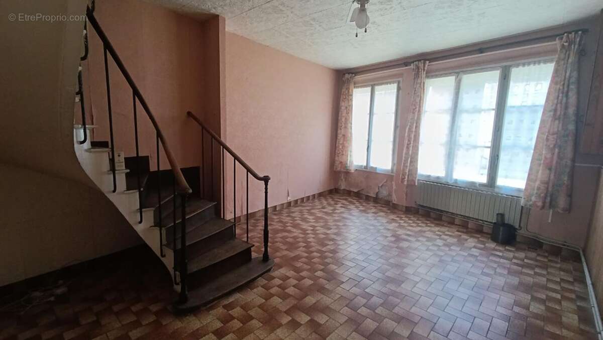 Maison à FERE-CHAMPENOISE