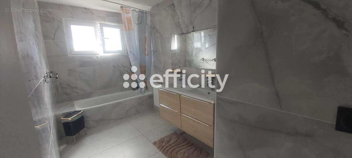 Maison à VAULX-EN-VELIN