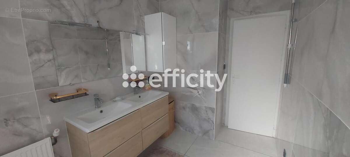 Maison à VAULX-EN-VELIN