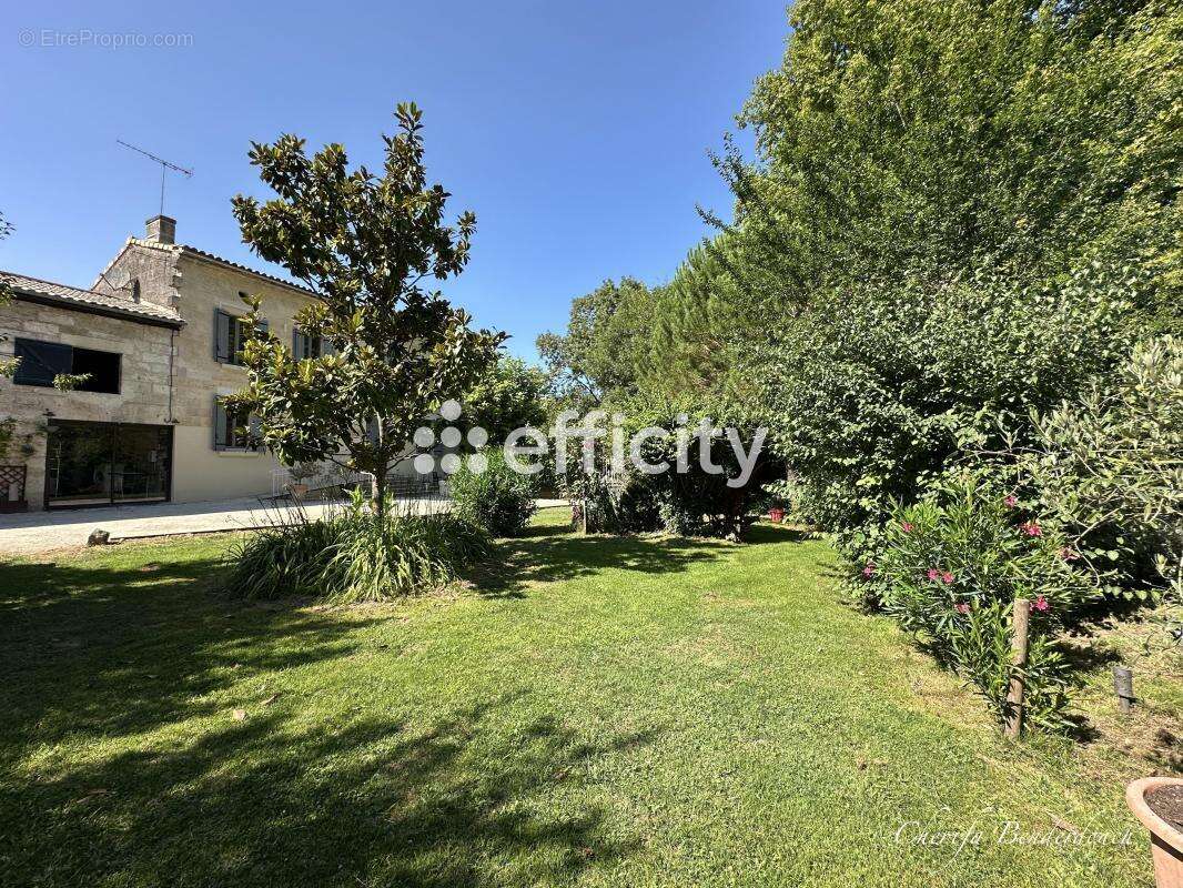 Maison à LES PEINTURES