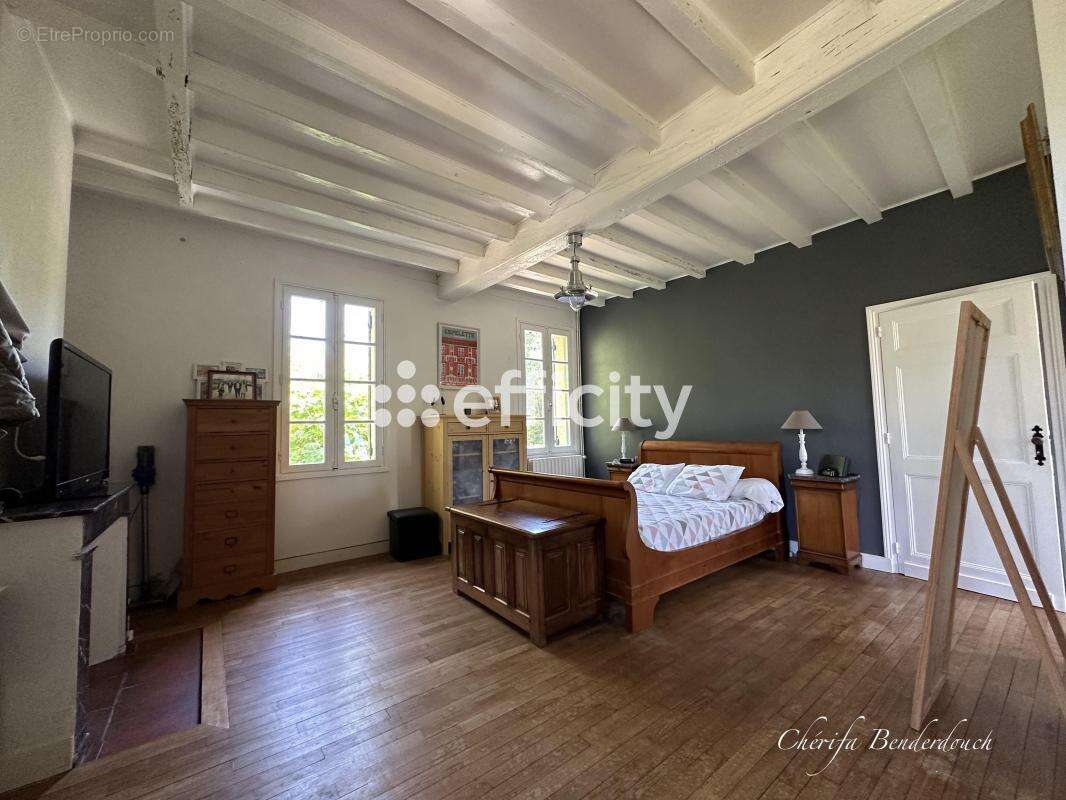 Maison à LES PEINTURES