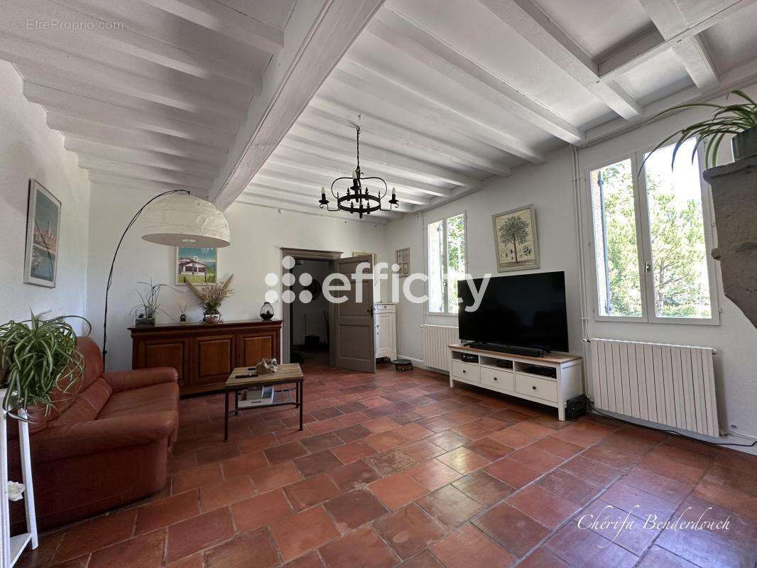 Maison à LES PEINTURES