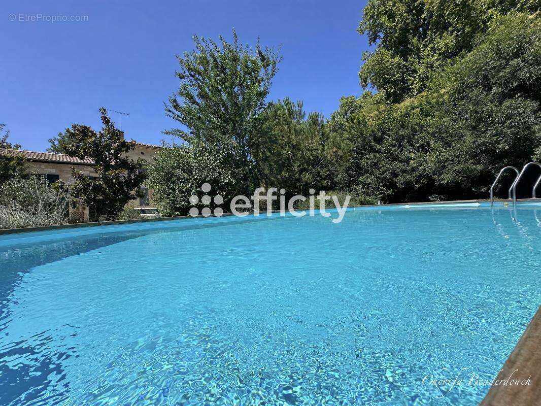 Maison à LES PEINTURES