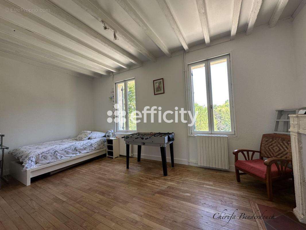 Maison à LES PEINTURES