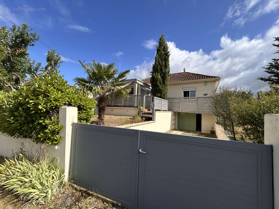 Maison à SAINT-LEON-SUR-L&#039;ISLE