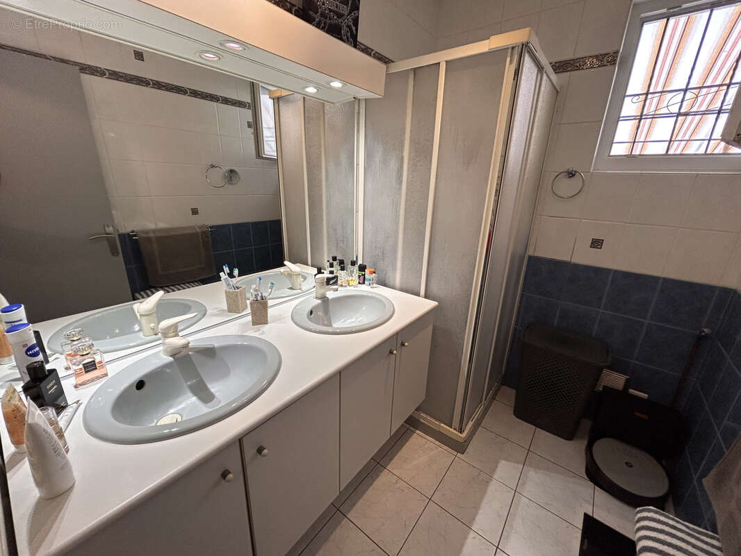 Maison à SAINT-LEON-SUR-L&#039;ISLE