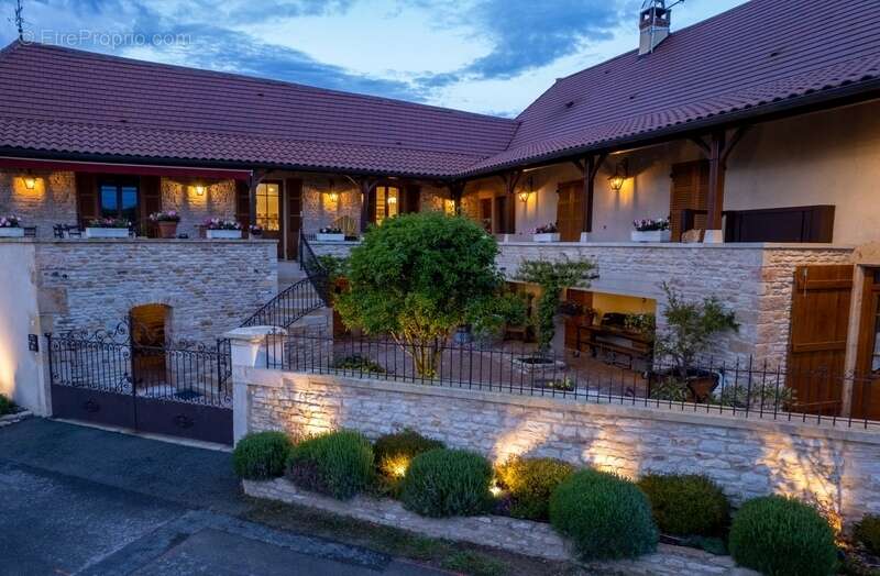 Maison à SAINT-GENGOUX-LE-NATIONAL