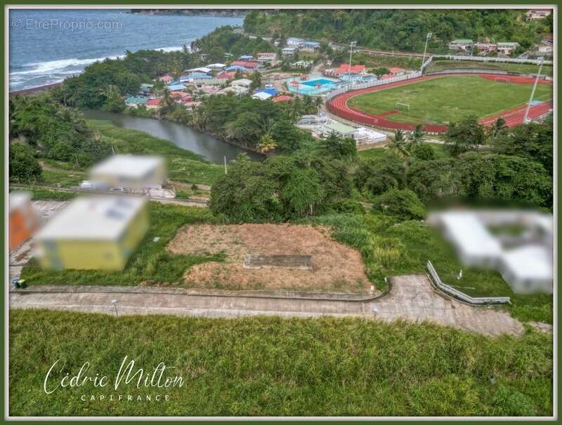 Terrain à LE LORRAIN