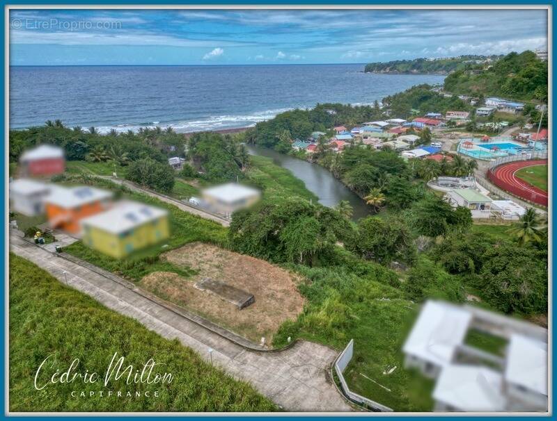 Terrain à LE LORRAIN