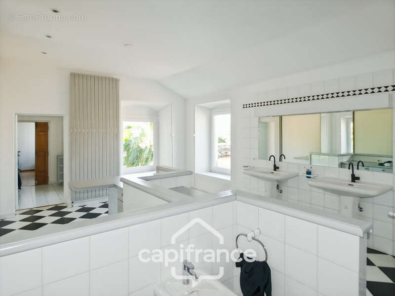 Maison à SAINT-GENIES-DE-COMOLAS