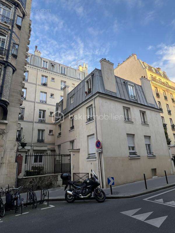 Appartement à PARIS-17E