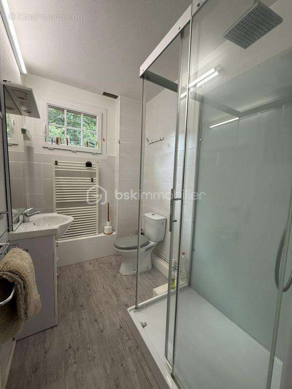 Appartement à MAGNY-LE-DESERT