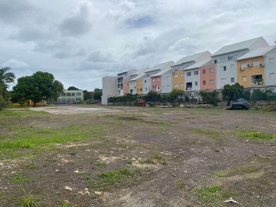 Terrain à LES ABYMES