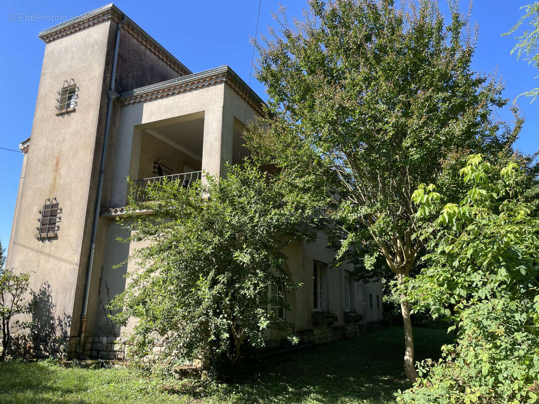 Maison à MOULIETS-ET-VILLEMARTIN