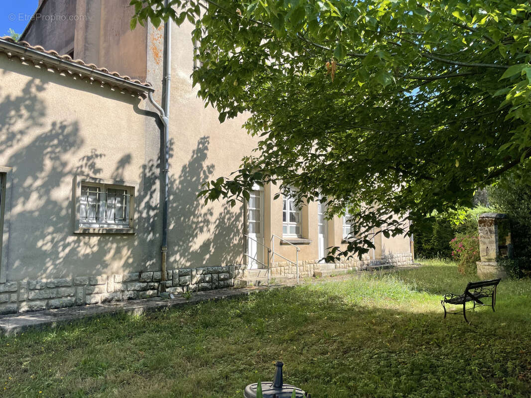 Maison à MOULIETS-ET-VILLEMARTIN