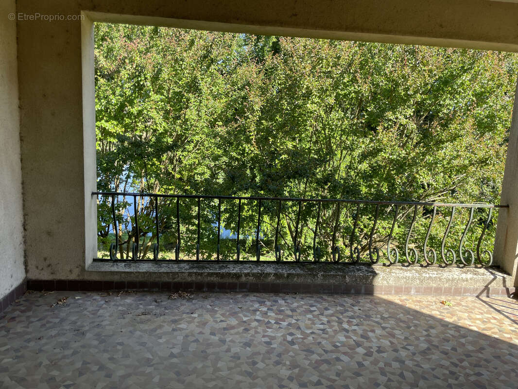 Maison à MOULIETS-ET-VILLEMARTIN