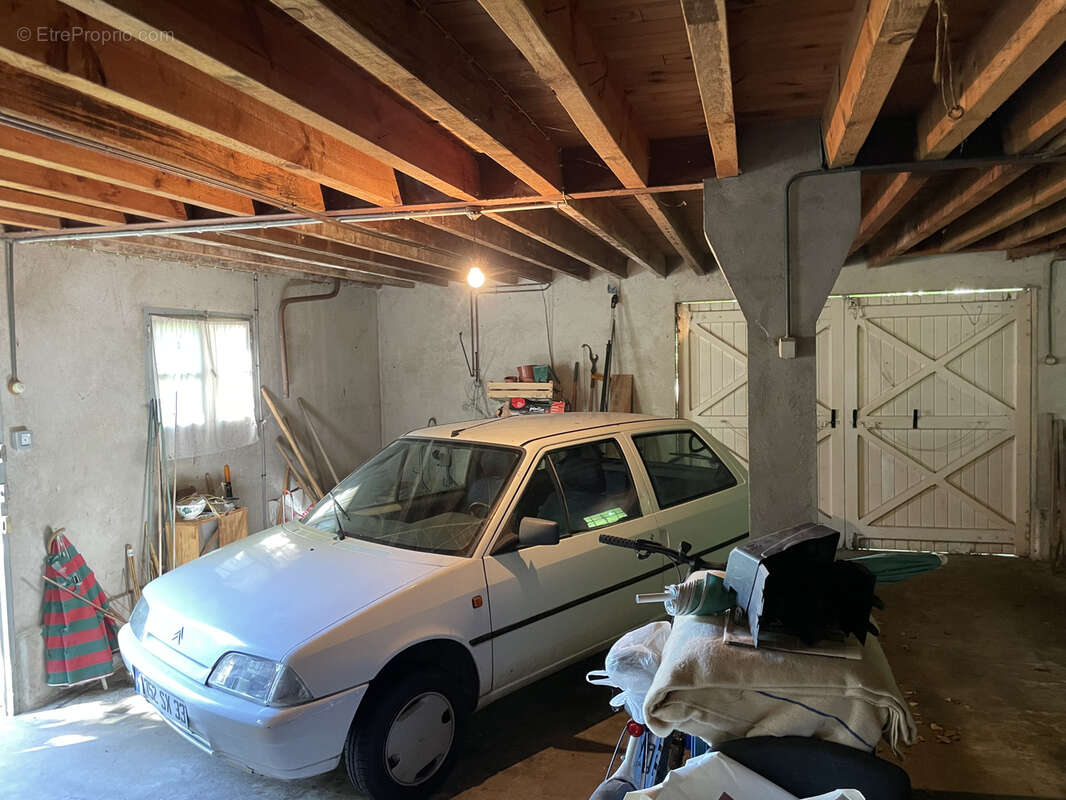 Maison à MOULIETS-ET-VILLEMARTIN