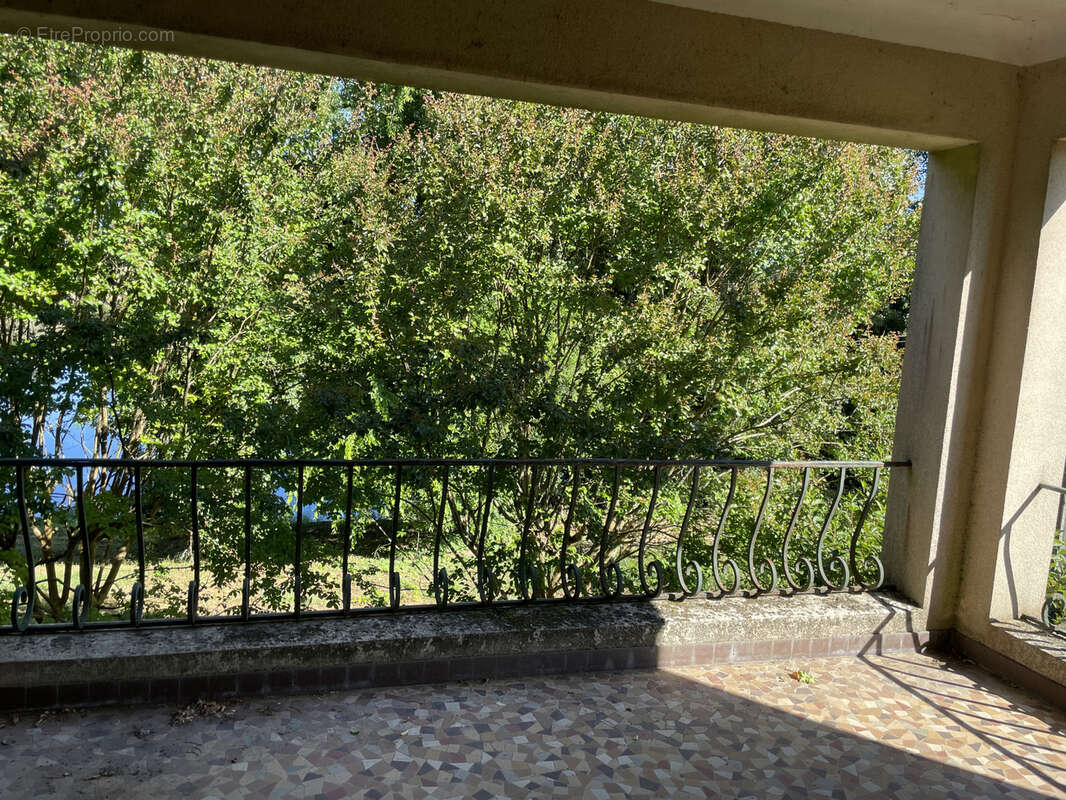 Maison à MOULIETS-ET-VILLEMARTIN