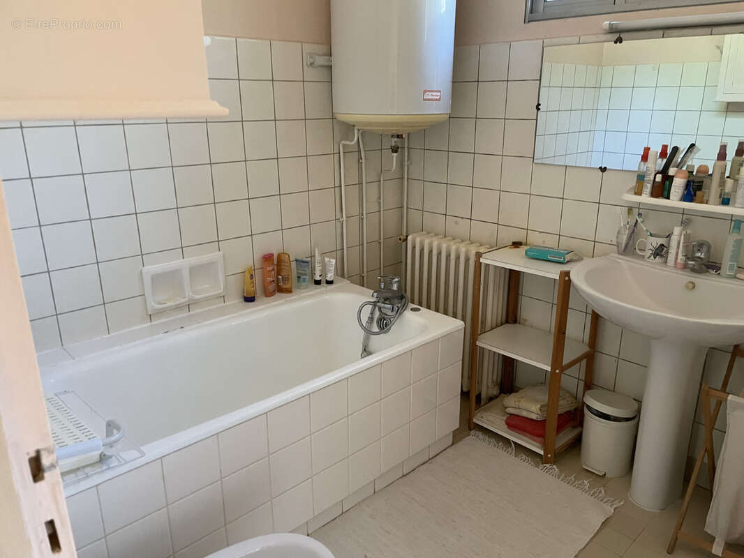 Maison à MOULIETS-ET-VILLEMARTIN